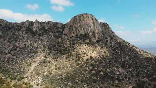 Erstaunlicher Blick auf raue Berge