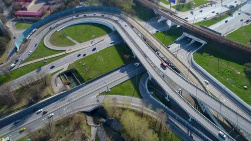 Vue aérienne d'une intersection d'autoroute