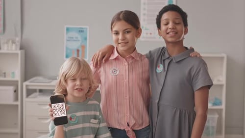 Kids with QR-Code after Vaccination