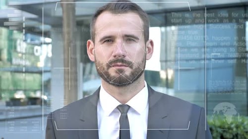 Identifizierung eines Geschäftsmannes durch ein biometrisches Gesichtserkennungssystem
