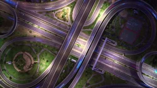 4K : prise de vue aérienne en Laps de temps par Drone de l'autoroute et du trafic inter-États