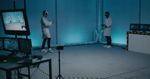Ingenieure verwenden VR-Brillen am Arbeitsplatz