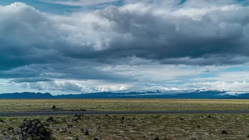 Les nuages se déplacent au-dessus du volcan Katla