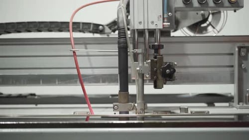 Câmera após o trabalho do equipamento de processamento de metal. Indústria siderúrgica, produção de aço, profissões