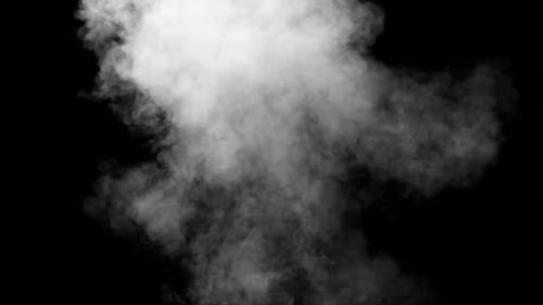 Weicher Nebel in Zeitlupe auf dunklem Hintergrund