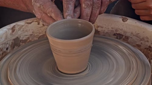 Potter arbeitet mit Lehrling