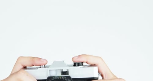 Fotograf fotografiert mit Vintage-Kamera