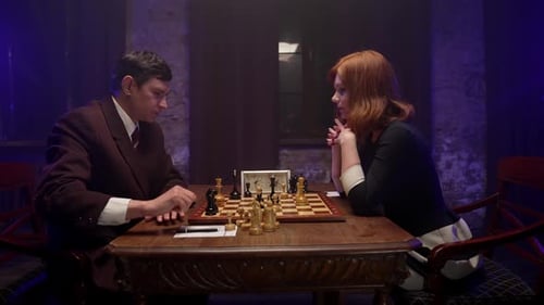 Schachspieler verloren und schüttelt der Dame die Hand