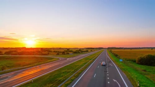 Coucher de soleil et autoroute