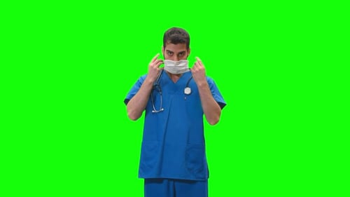 Male Doctor or Nurse Green Screen (2.7K)