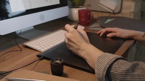 Grafikdesigner Zeichnen auf Tablet