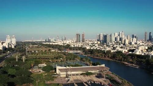 Zumbido Yarkon Lake City Wide Shot 4k de Tel Aviv