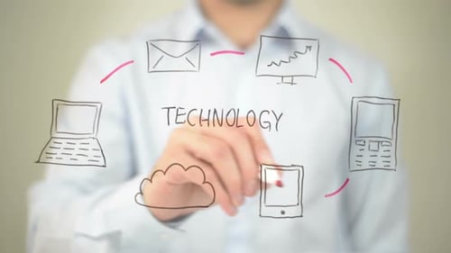 Tecnologia, empresário escrevendo em tela transparente