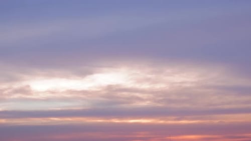 4K Sky Time Lapse, wunderschöner Hintergrund, Sky Timelapse von Wolkenkratzern.