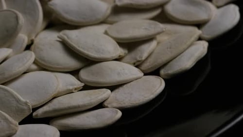Cinemática y giratoria de semillas de calabaza - PUMPKIN SEEDS 033