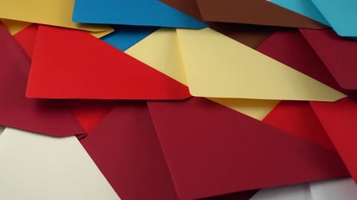 Fondo de sobres multicolores. Disparando en movimiento.