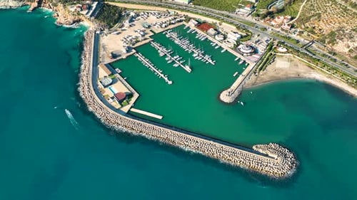 Iates no porto, vista aérea, 4 K, Alanya, Turquia