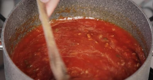 Preparación de salsa boloñesa