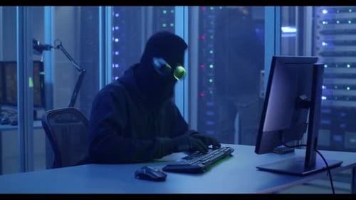 Des pirates informatiques pénètrent dans un centre de données