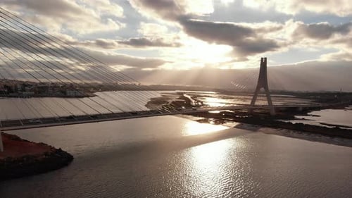 Blick über den Fluss, Sonnenuntergang, Brücke
