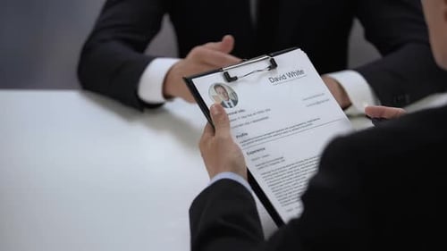 HR Manager Crossing Job Applicant Name Out Resume During Interview, Failure