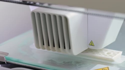 Three dimensional printing machine