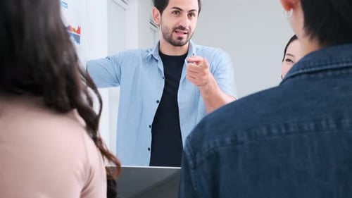 reative agency business brain storm meeting presentation Team discussing