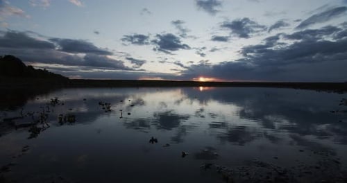 Wolken am Abend bei Sonnenuntergang