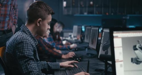 Students Learn CAD Design in Computer Lab