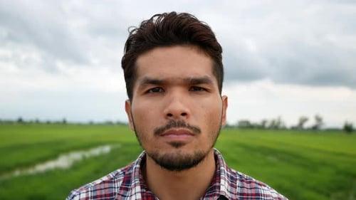 Close up Emotion face man alone at the park