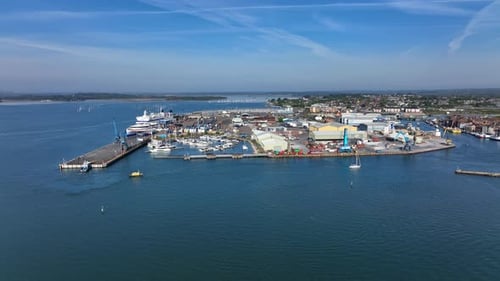 Port et quais de Poole au Royaume-Uni pendant l'été