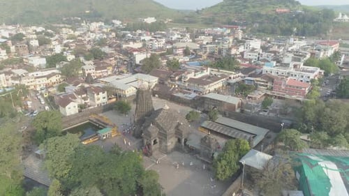Vue aérienne du temple de Trimbakeshwar Shiva capturée par une caméra de Drone. L'un des douze Jyotirlinga
