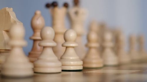 L'échiquier tourne en cercle