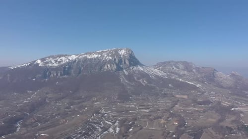 Vidéo d'un Drone 4K en hiver à Mountain Stol dans l'est de la Serbie