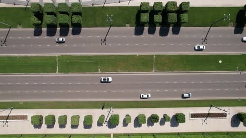 Verkehrsantennen von oben nach unten Blick auf Autobahn geschäftige Stadt Rush Hour Starker Stau Highway Bridge