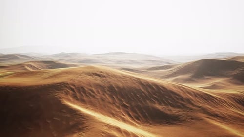 Sonnenuntergang über den Sanddünen in der Wüste