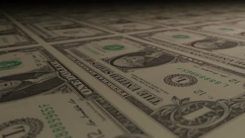 Notas de 1 dólar na máquina de impressão de dinheiro.