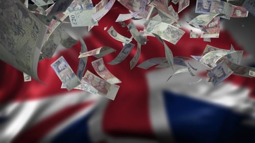 Fallendes Pfund-Sterling-Banknoten-Set mit englischer Flagge