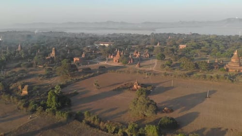 Vue aérienne du site du vieux temple de Bagan.