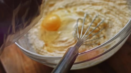 Bake the Dough for the Cake in the Form of Baking