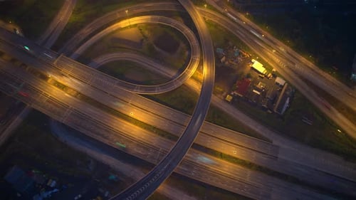 4K : prise de vue aérienne en Laps de temps par Drone de l'autoroute et du trafic inter-États
