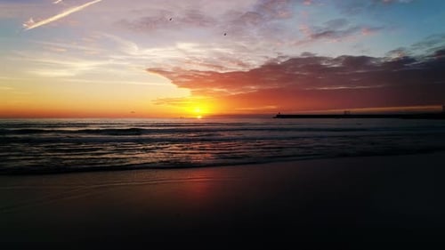 Epischer Sonnenuntergang am Strand