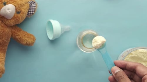 Preparing Liquid Milk for Baby with Powder Milk