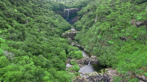 Vista aérea de la quebrantaMauricio cerca del Parque Nacional de la Garganta del Río