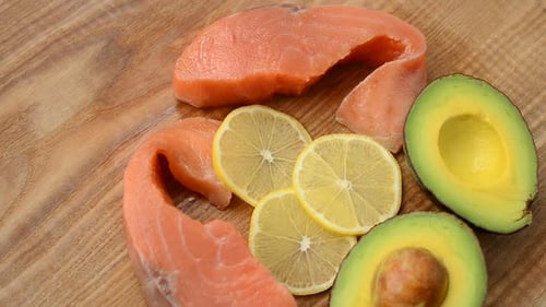 Raw Salmon with Avocado and Lemon Slices