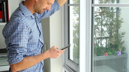 Man using mobile phone at home 4k