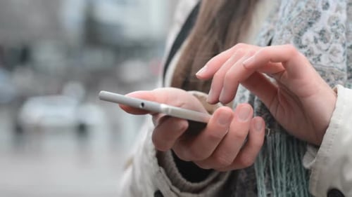 SMS-SMS für Frauen mit Smartphone