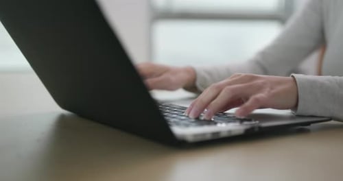 Verwendung eines Laptop-Computers zu Hause