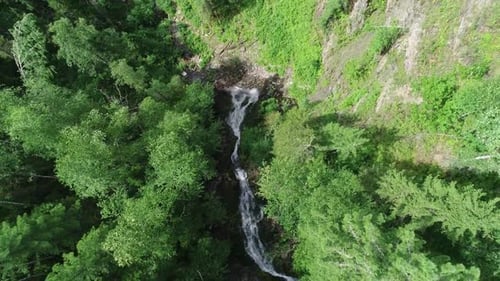 Wasserfall im Wald