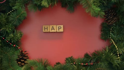 Feliz Ano Novo, Mão Feminina Fazendo Frase de Cubos no Fundo Decorado